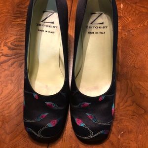 ZEITGEIST BLACK FLORAL PRINT BLOCK HEEL PUMPS happy Valentine’s Day